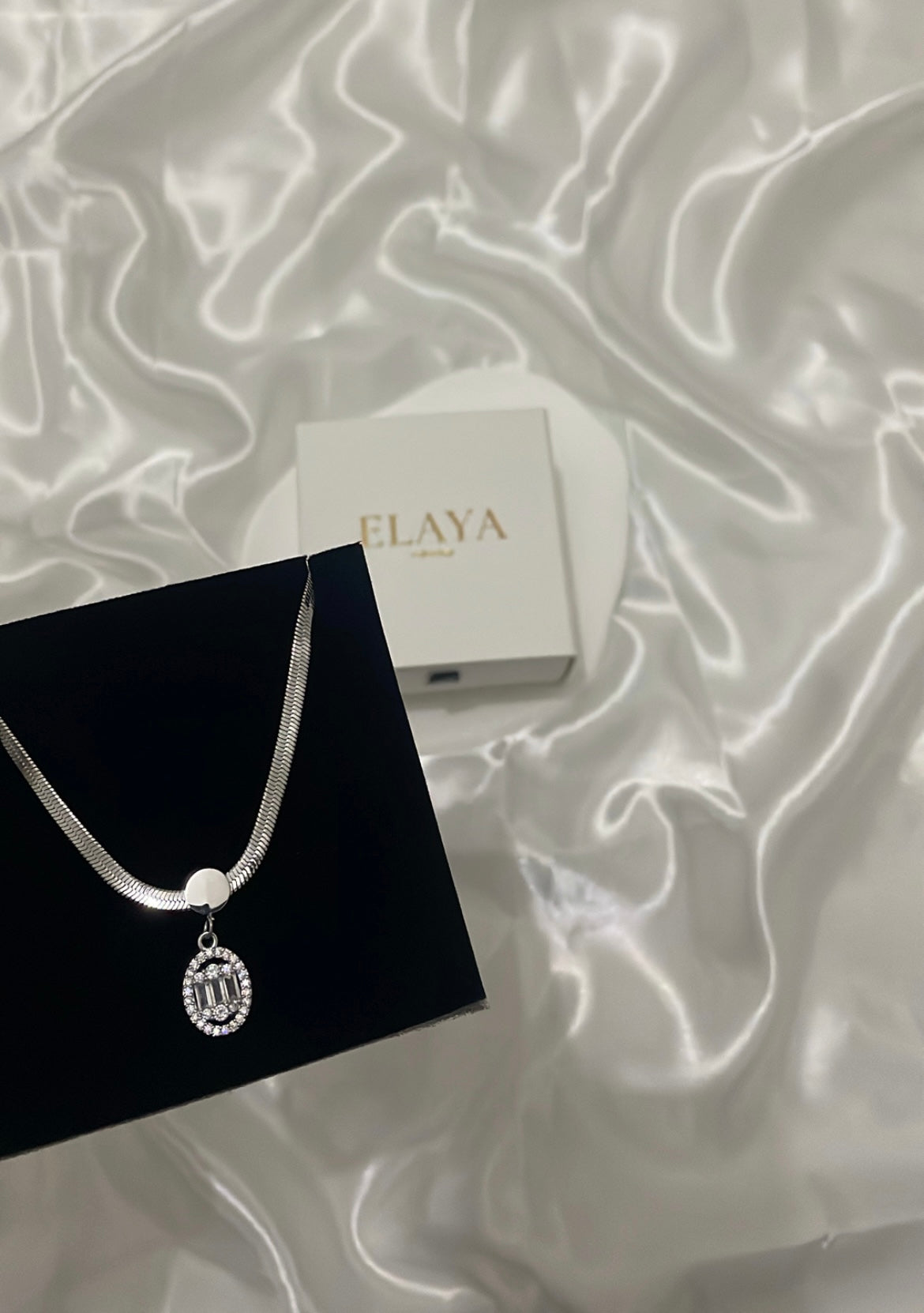 COLLIER ELA